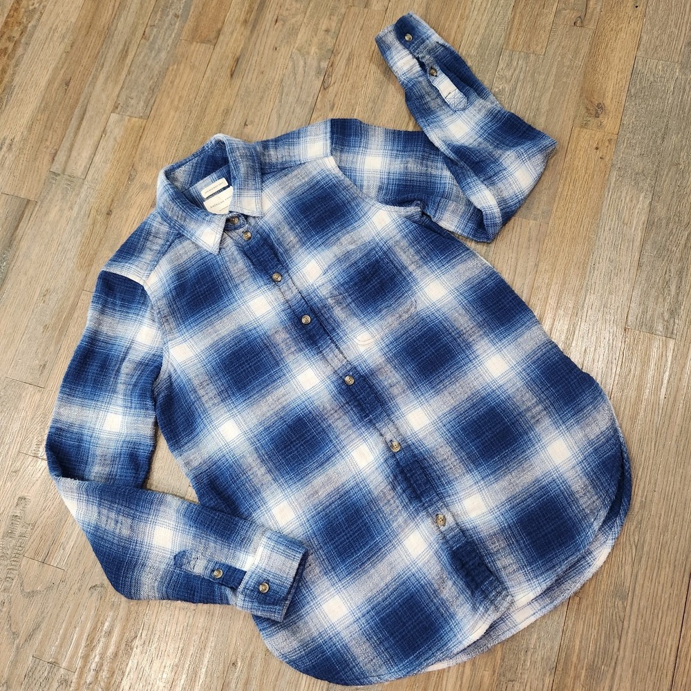 American Eagle Outfitters Blue and White Plaid Button-Down Shirt
